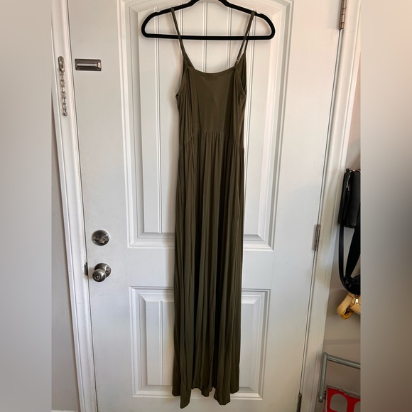 VENUS Green Maxi Dress - Picture 8 of 8